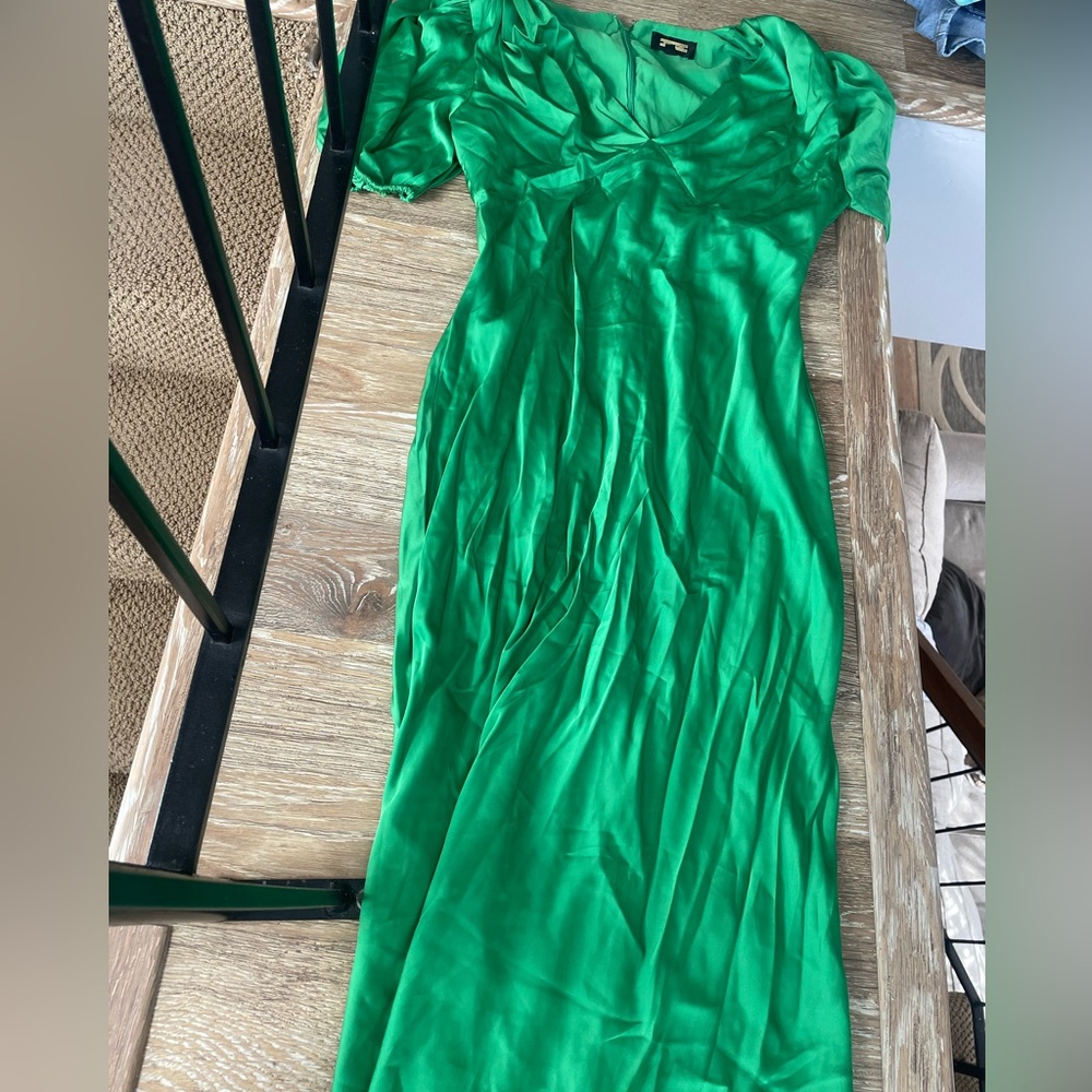 NEVER WORN Alexia Admor satin green dress